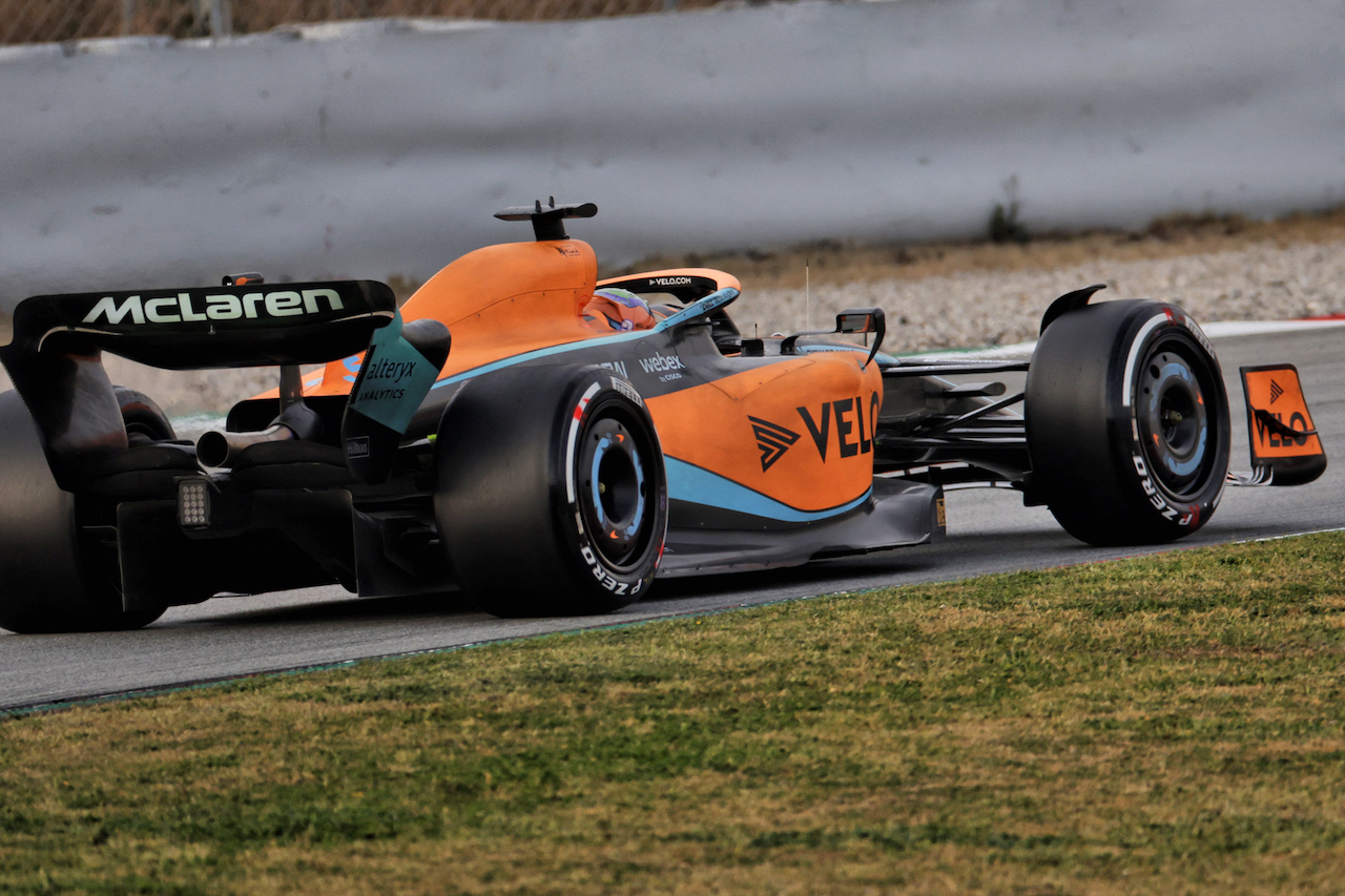 TEST BARCELLONA, Daniel Ricciardo (AUS) McLaren MCL36.
25.02.2022. Formula One Testing, Day Three, Barcelona, Spain. Venerdi'.
- www.xpbimages.com, EMail: requests@xpbimages.com © Copyright: Bearne / XPB Images