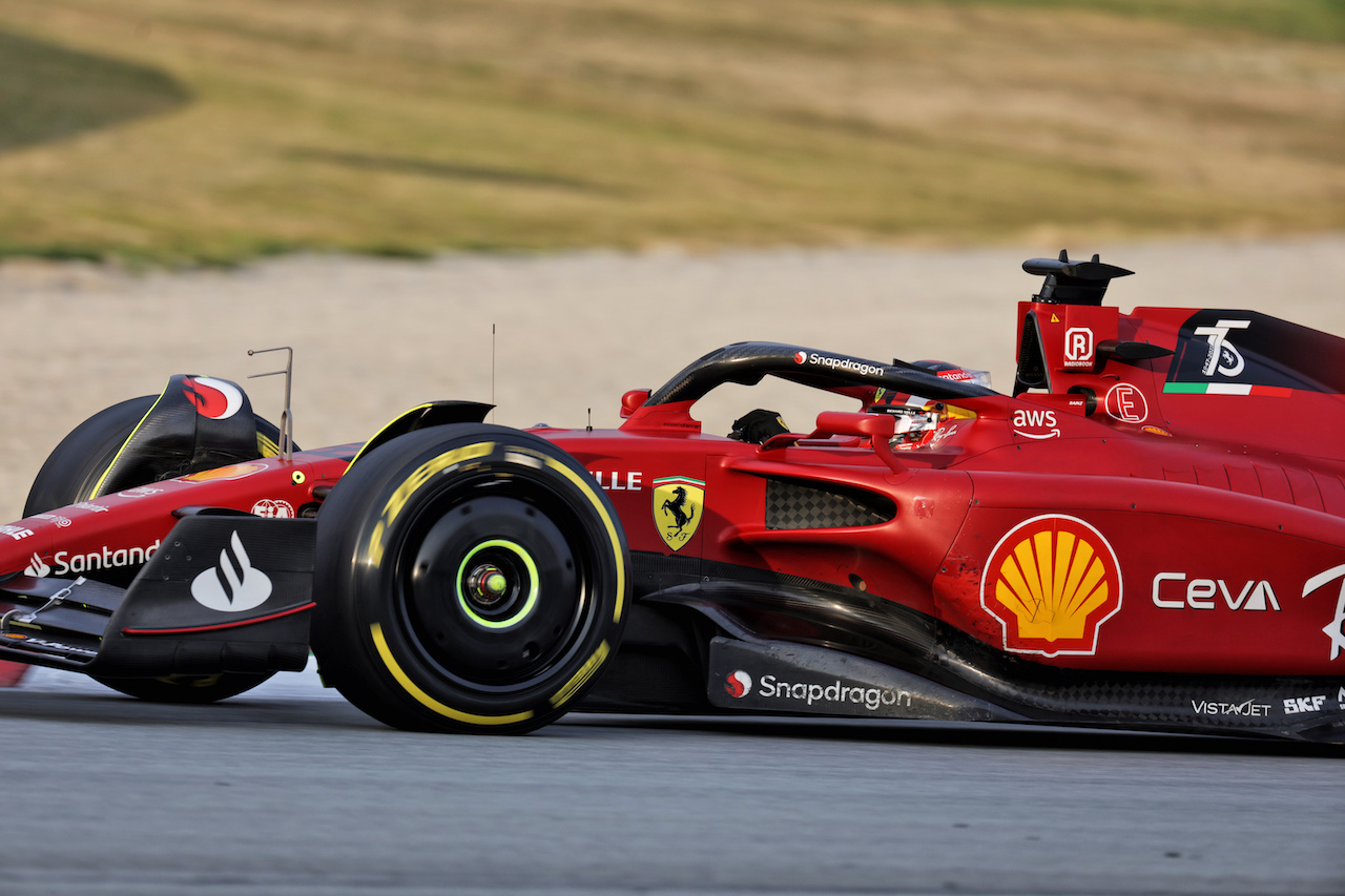 TEST BARCELLONA, Carlos Sainz Jr (ESP) Ferrari F1-75 - sidepod.
25.02.2022. Formula One Testing, Day Three, Barcelona, Spain. Venerdi'.
- www.xpbimages.com, EMail: requests@xpbimages.com © Copyright: Bearne / XPB Images