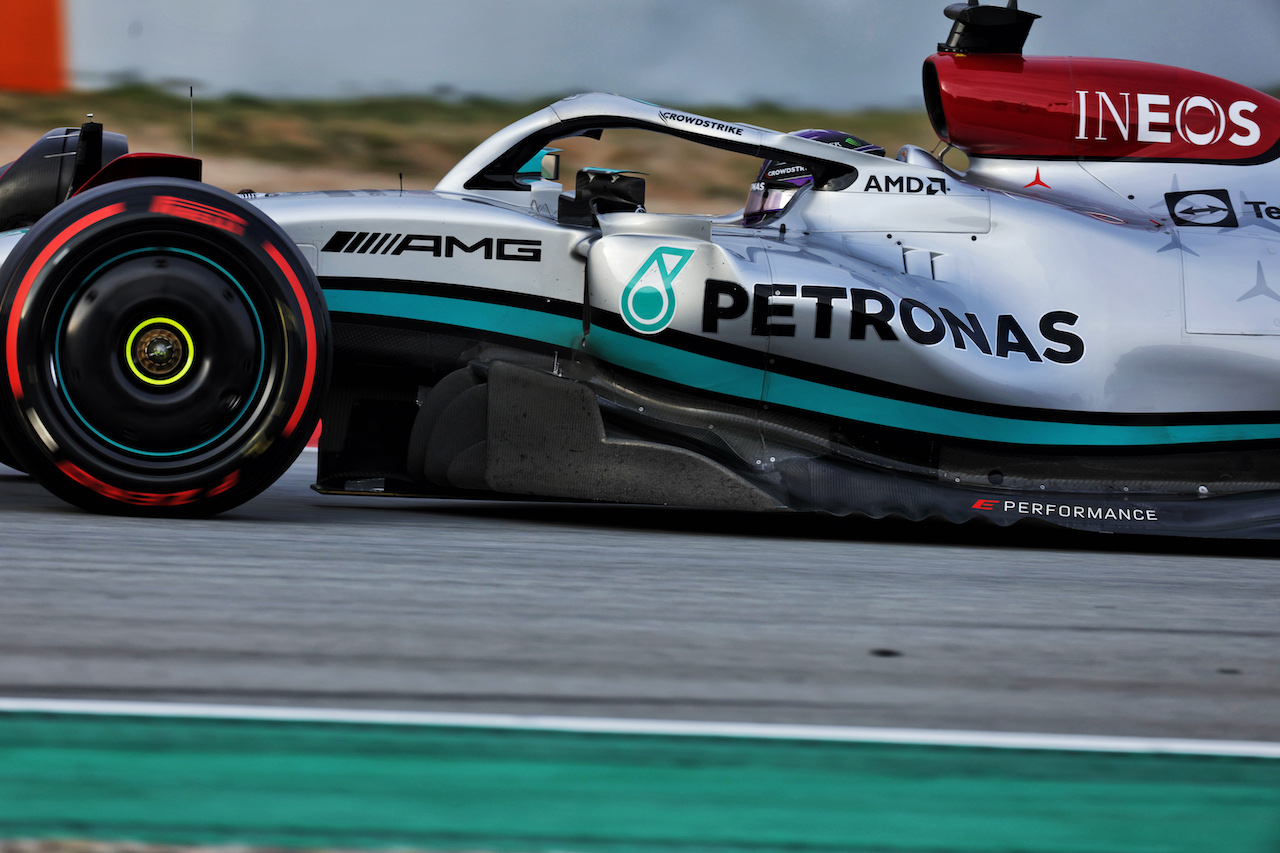 TEST BARCELLONA, Lewis Hamilton (GBR) Mercedes AMG F1 W13 - sidepod.
25.02.2022. Formula One Testing, Day Three, Barcelona, Spain. Venerdi'.
- www.xpbimages.com, EMail: requests@xpbimages.com © Copyright: Bearne / XPB Images