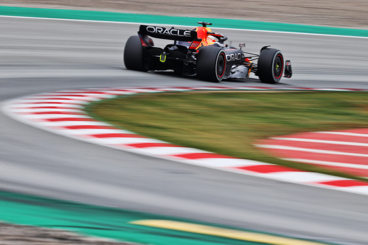 TEST BARCELLONA, Max Verstappen (NLD) Red Bull Racing RB18.
25.02.2022. Formula One Testing, Day Three, Barcelona, Spain. Venerdi'.
- www.xpbimages.com, EMail: requests@xpbimages.com © Copyright: Moy / XPB Images