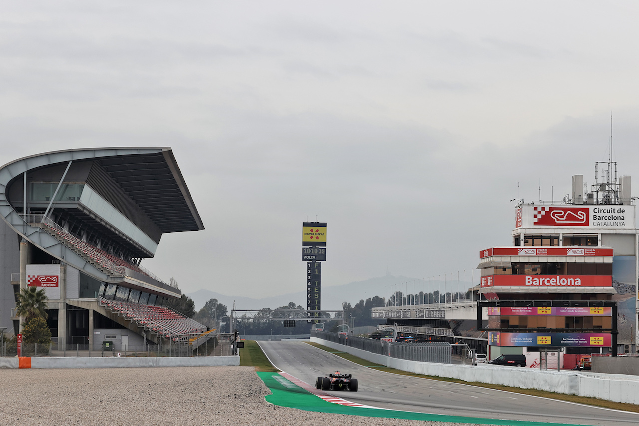 TEST BARCELLONA, Max Verstappen (NLD) Red Bull Racing RB18.
25.02.2022. Formula One Testing, Day Three, Barcelona, Spain. Venerdi'.
- www.xpbimages.com, EMail: requests@xpbimages.com © Copyright: Moy / XPB Images