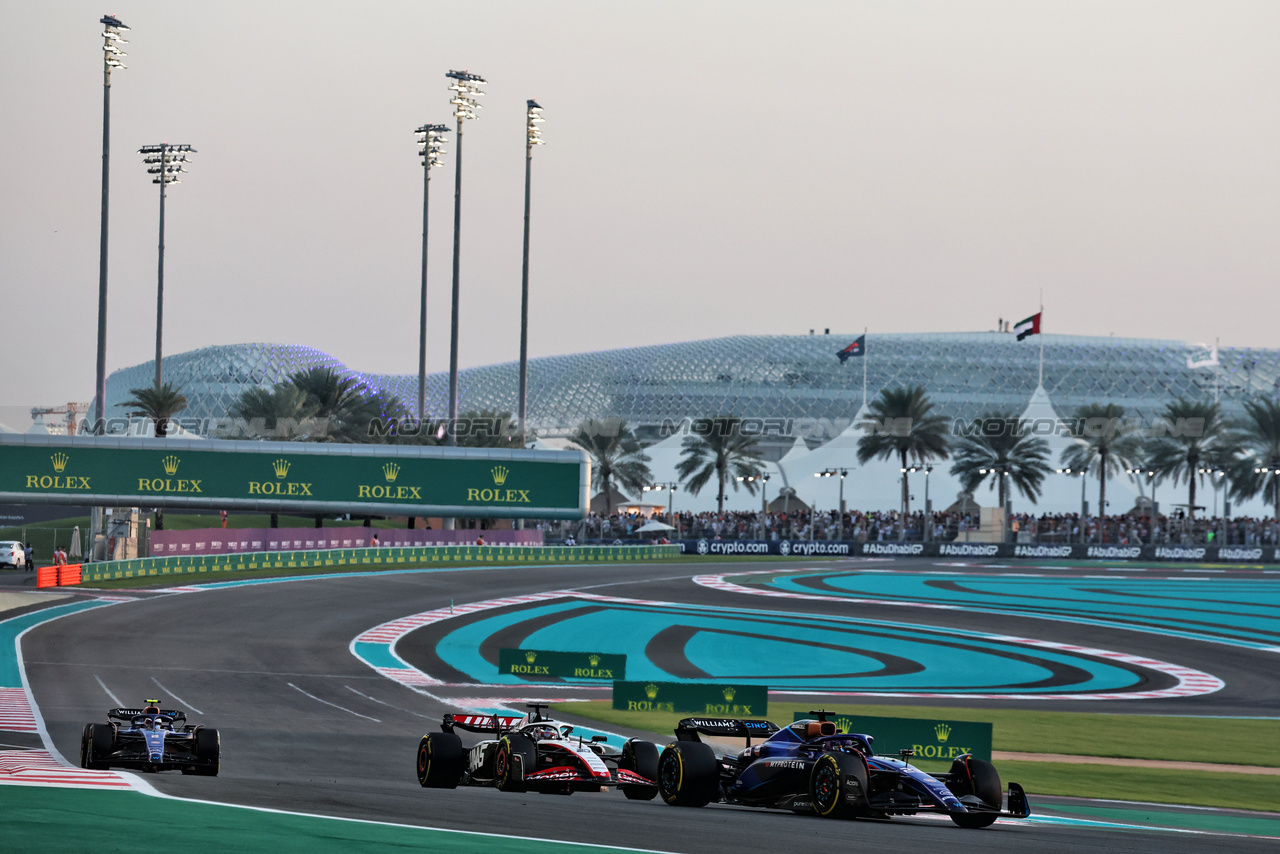 GP ABU DHABI, Alexander Albon (THA) Williams Racing FW45.

26.11.2023. Formula 1 World Championship, Rd 23, Abu Dhabi Grand Prix, Yas Marina Circuit, Abu Dhabi, Gara Day.

- www.xpbimages.com, EMail: requests@xpbimages.com © Copyright: Moy / XPB Images