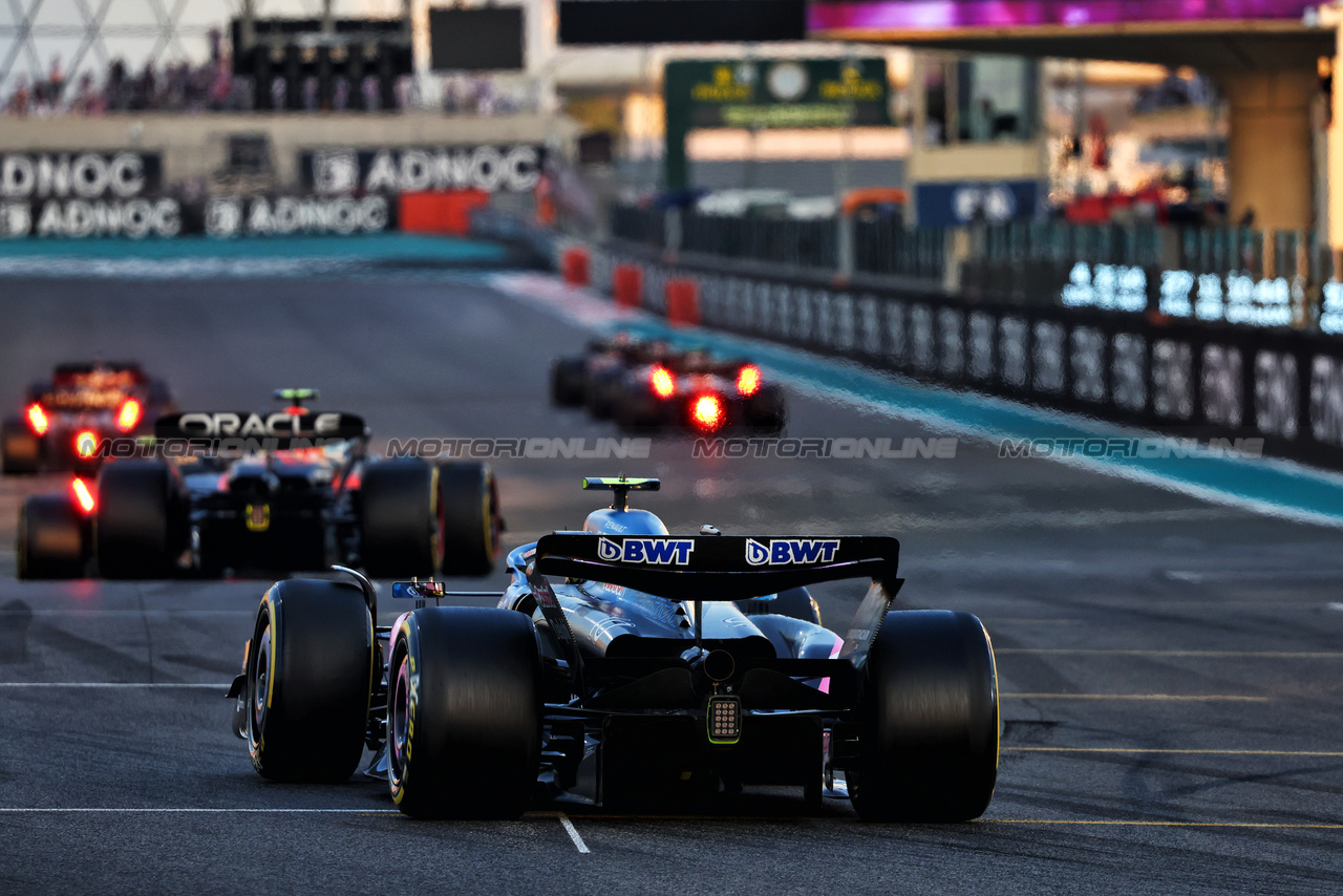 GP ABU DHABI, Pierre Gasly (FRA) Alpine F1 Team A523.

26.11.2023. Formula 1 World Championship, Rd 23, Abu Dhabi Grand Prix, Yas Marina Circuit, Abu Dhabi, Gara Day.

- www.xpbimages.com, EMail: requests@xpbimages.com © Copyright: Charniaux / XPB Images