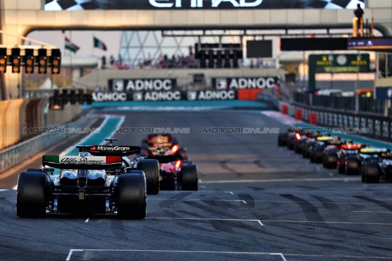 GP ABU DHABI, Valtteri Bottas (FIN) Alfa Romeo F1 Team C43.

26.11.2023. Formula 1 World Championship, Rd 23, Abu Dhabi Grand Prix, Yas Marina Circuit, Abu Dhabi, Gara Day.

- www.xpbimages.com, EMail: requests@xpbimages.com © Copyright: Charniaux / XPB Images