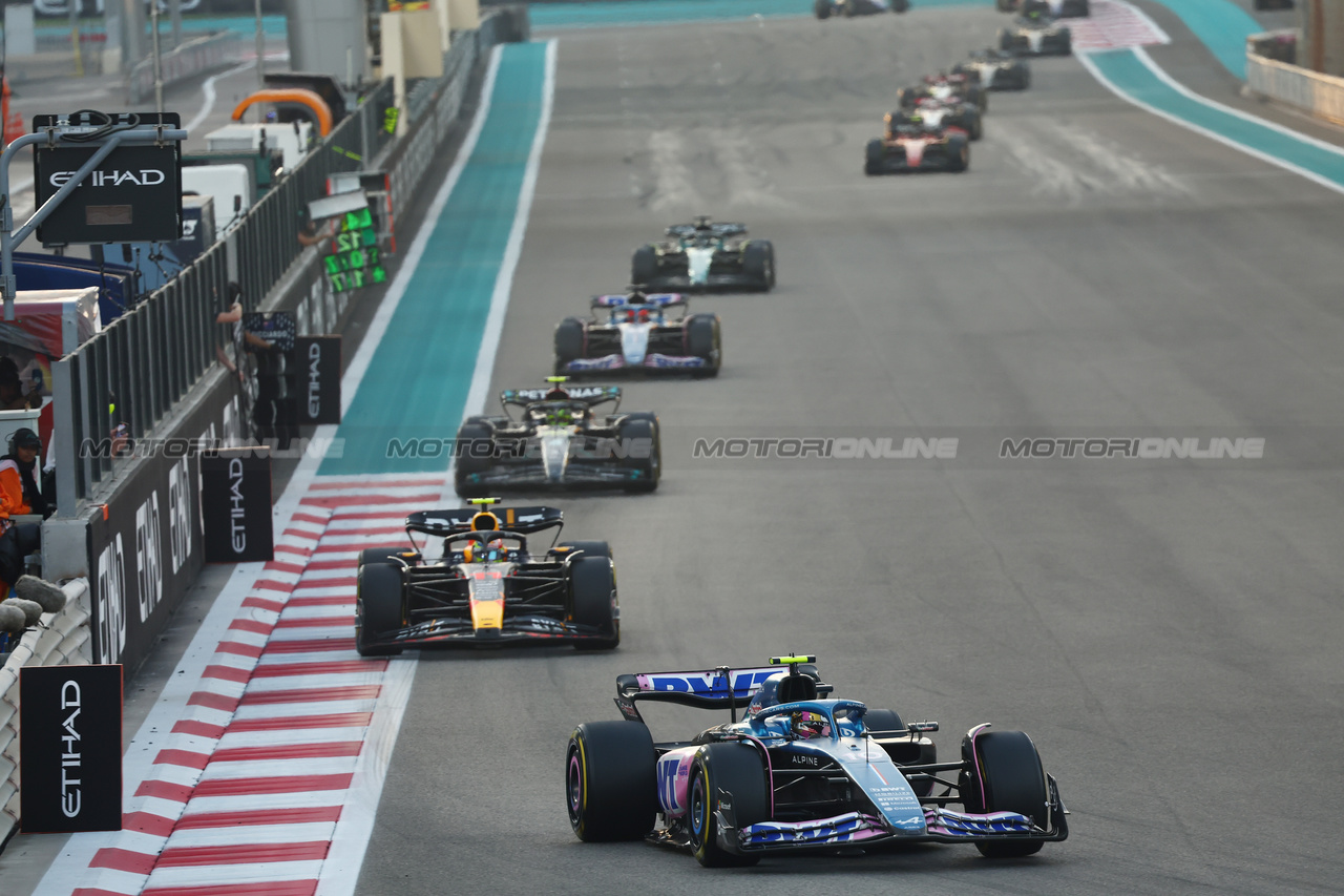 GP ABU DHABI, Pierre Gasly (FRA) Alpine F1 Team A523.

26.11.2023. Formula 1 World Championship, Rd 23, Abu Dhabi Grand Prix, Yas Marina Circuit, Abu Dhabi, Gara Day.

- www.xpbimages.com, EMail: requests@xpbimages.com © Copyright: Batchelor / XPB Images