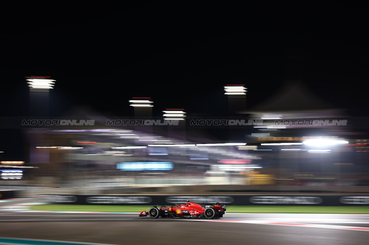 GP ABU DHABI, Carlos Sainz Jr (ESP) Ferrari SF-23.

26.11.2023. Formula 1 World Championship, Rd 23, Abu Dhabi Grand Prix, Yas Marina Circuit, Abu Dhabi, Gara Day.

- www.xpbimages.com, EMail: requests@xpbimages.com © Copyright: Charniaux / XPB Images