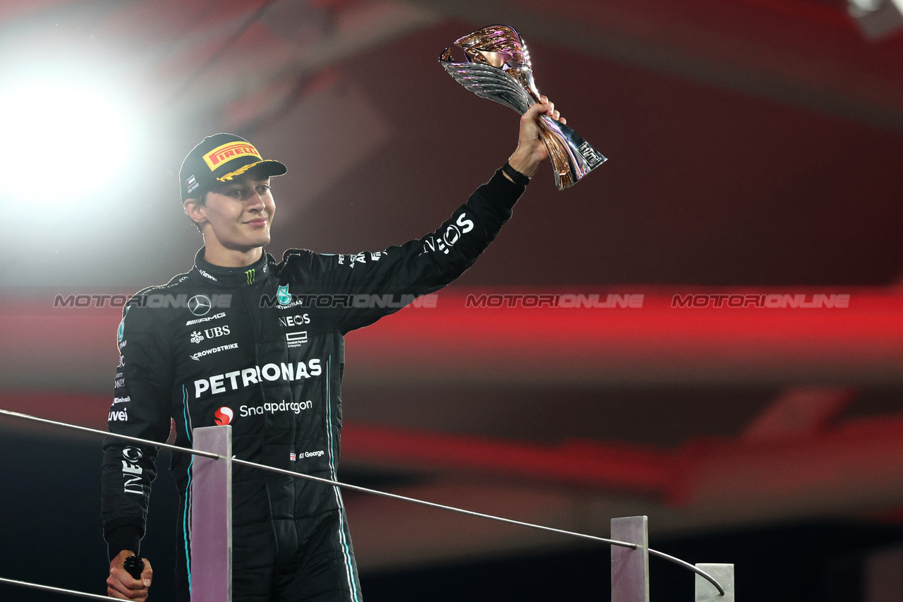 GP ABU DHABI, George Russell (GBR) Mercedes AMG F1 celebrates his third position on the podium.

26.11.2023. Formula 1 World Championship, Rd 23, Abu Dhabi Grand Prix, Yas Marina Circuit, Abu Dhabi, Gara Day.

- www.xpbimages.com, EMail: requests@xpbimages.com © Copyright: Batchelor / XPB Images