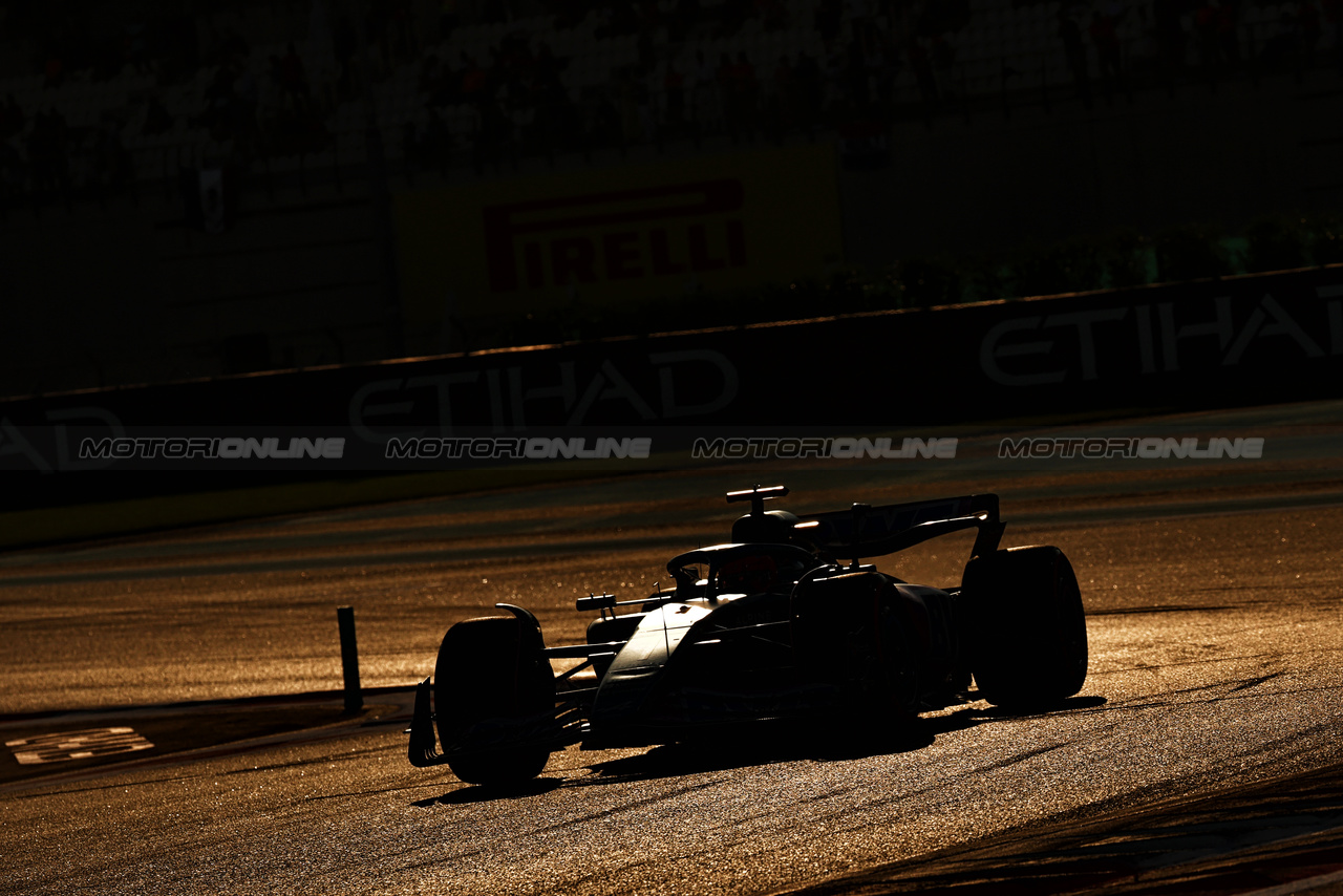 GP ABU DHABI, Esteban Ocon (FRA) Alpine F1 Team A523.

26.11.2023. Formula 1 World Championship, Rd 23, Abu Dhabi Grand Prix, Yas Marina Circuit, Abu Dhabi, Gara Day.

- www.xpbimages.com, EMail: requests@xpbimages.com © Copyright: Moy / XPB Images