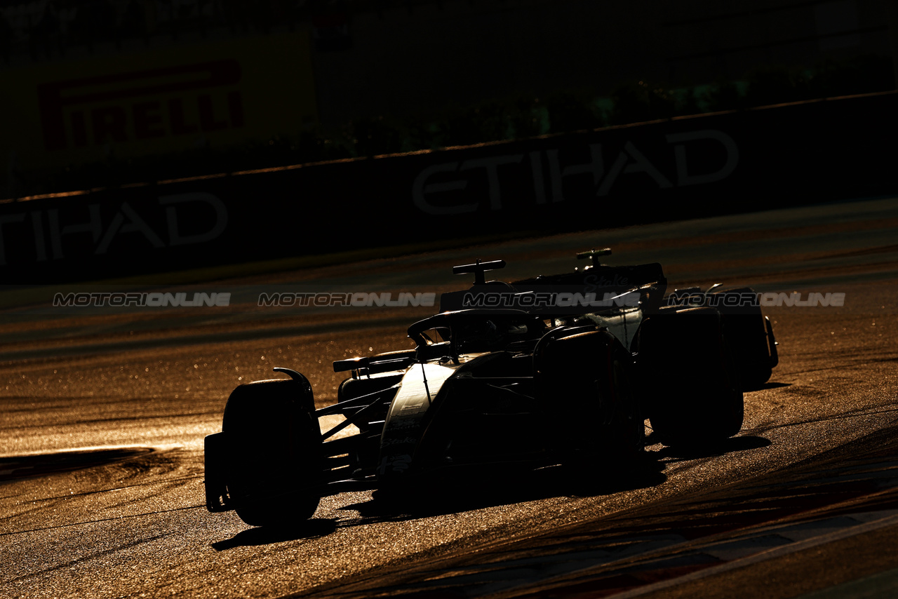 GP ABU DHABI, Valtteri Bottas (FIN) Alfa Romeo F1 Team C43.

26.11.2023. Formula 1 World Championship, Rd 23, Abu Dhabi Grand Prix, Yas Marina Circuit, Abu Dhabi, Gara Day.

- www.xpbimages.com, EMail: requests@xpbimages.com © Copyright: Moy / XPB Images