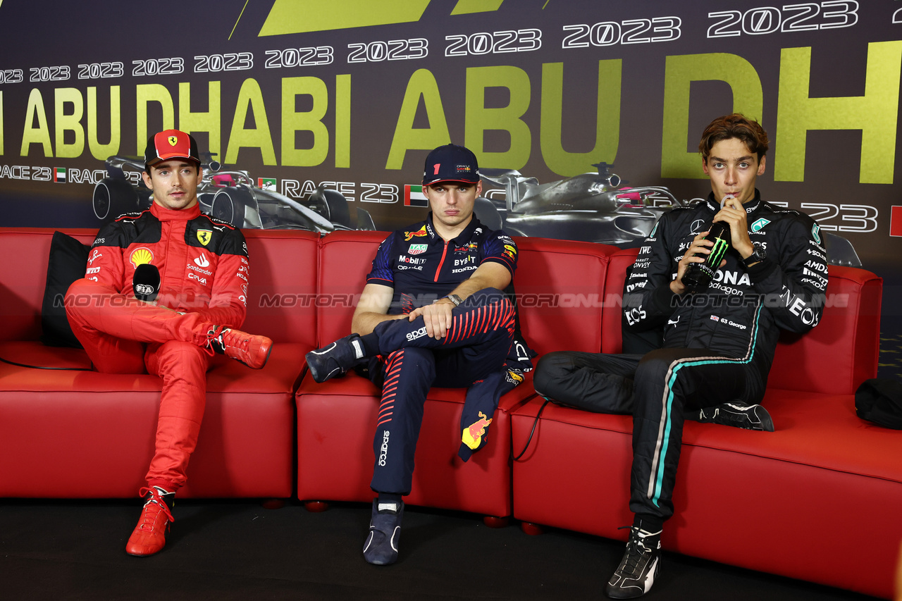 GP ABU DHABI, (L to R): Charles Leclerc (MON) Ferrari; Max Verstappen (NLD) Red Bull Racing e George Russell (GBR) Mercedes AMG F1 in the post race FIA Press Conference.

26.11.2023. Formula 1 World Championship, Rd 23, Abu Dhabi Grand Prix, Yas Marina Circuit, Abu Dhabi, Gara Day.

- www.xpbimages.com, EMail: requests@xpbimages.com © Copyright: Moy / XPB Images