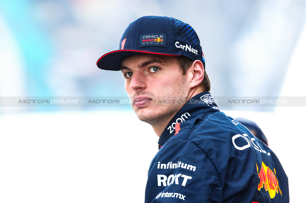 GP ABU DHABI, Max Verstappen (NLD), Red Bull Racing 
26.11.2023. Formula 1 World Championship, Rd 23, Abu Dhabi Grand Prix, Yas Marina Circuit, Abu Dhabi, Gara Day.
- www.xpbimages.com, EMail: requests@xpbimages.com © Copyright: Charniaux / XPB Images