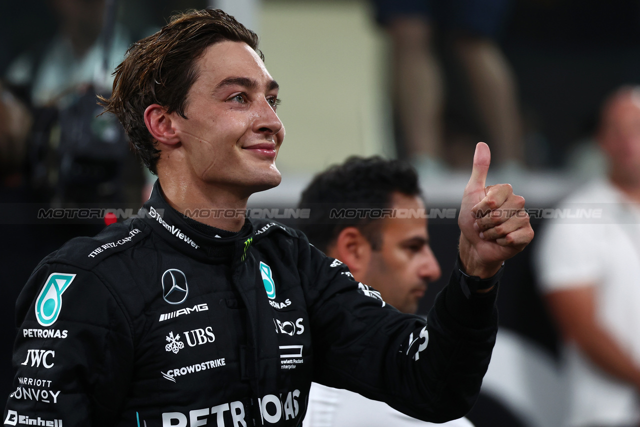 GP ABU DHABI, George Russell (GBR) Mercedes AMG F1 celebrates his third position in parc ferme.

26.11.2023. Formula 1 World Championship, Rd 23, Abu Dhabi Grand Prix, Yas Marina Circuit, Abu Dhabi, Gara Day.

 - www.xpbimages.com, EMail: requests@xpbimages.com © Copyright: Coates / XPB Images