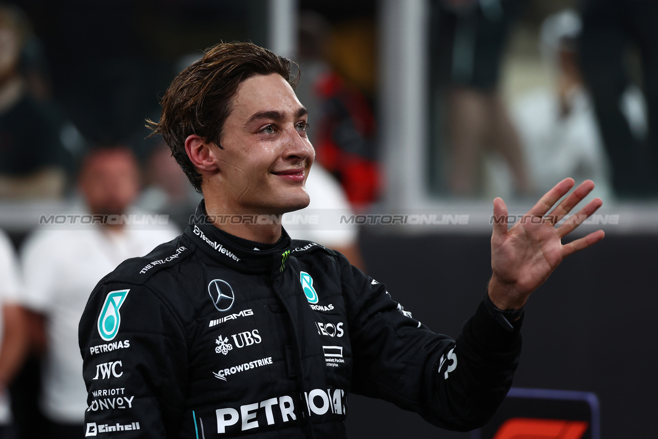 GP ABU DHABI, George Russell (GBR) Mercedes AMG F1 celebrates his third position in parc ferme.

26.11.2023. Formula 1 World Championship, Rd 23, Abu Dhabi Grand Prix, Yas Marina Circuit, Abu Dhabi, Gara Day.

 - www.xpbimages.com, EMail: requests@xpbimages.com © Copyright: Coates / XPB Images