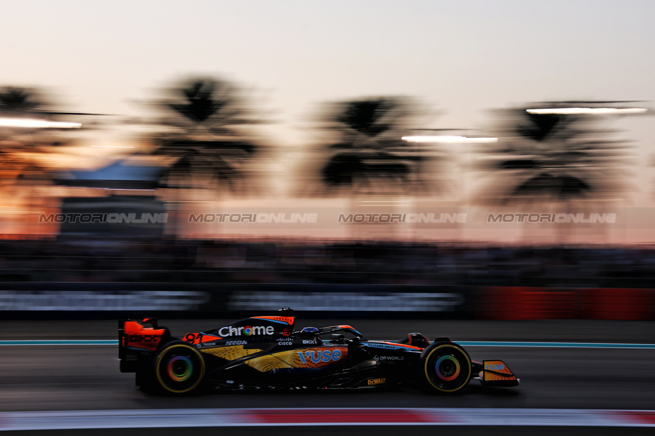 GP ABU DHABI, Oscar Piastri (AUS) McLaren MCL60.

26.11.2023. Formula 1 World Championship, Rd 23, Abu Dhabi Grand Prix, Yas Marina Circuit, Abu Dhabi, Gara Day.

 - www.xpbimages.com, EMail: requests@xpbimages.com © Copyright: Coates / XPB Images