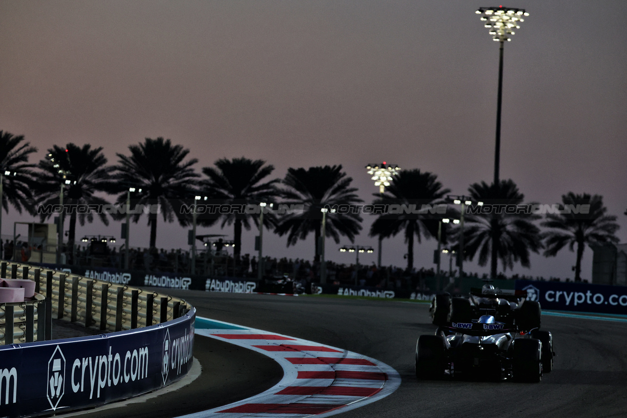 GP ABU DHABI, Esteban Ocon (FRA) Alpine F1 Team A523.

26.11.2023. Formula 1 World Championship, Rd 23, Abu Dhabi Grand Prix, Yas Marina Circuit, Abu Dhabi, Gara Day.

 - www.xpbimages.com, EMail: requests@xpbimages.com © Copyright: Coates / XPB Images