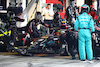 GP ABU DHABI, Lewis Hamilton (GBR) Mercedes AMG F1 W14 makes a pit stop.
26.11.2023. Formula 1 World Championship, Rd 23, Abu Dhabi Grand Prix, Yas Marina Circuit, Abu Dhabi, Gara Day.
- www.xpbimages.com, EMail: requests@xpbimages.com © Copyright: Batchelor / XPB Images