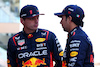 GP ABU DHABI, (L to R): Max Verstappen (NLD) Red Bull Racing e Sergio Perez (MEX) Red Bull Racing at a team photograph.
26.11.2023. Formula 1 World Championship, Rd 23, Abu Dhabi Grand Prix, Yas Marina Circuit, Abu Dhabi, Gara Day.
 - www.xpbimages.com, EMail: requests@xpbimages.com © Copyright: Coates / XPB Images