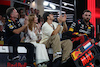 GP ABU DHABI, (L to R): Christian Horner (GBR) Red Bull Racing Team Principal celebrates at the podium with wife Geri Horner (GBR) Singer e Orlando Bloom (GBR) Actor. 
26.11.2023. Formula 1 World Championship, Rd 23, Abu Dhabi Grand Prix, Yas Marina Circuit, Abu Dhabi, Gara Day.
- www.xpbimages.com, EMail: requests@xpbimages.com © Copyright: Moy / XPB Images
