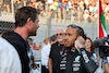 GP ABU DHABI, (L to R): Liam Hemsworth (AUS) Actor with Lewis Hamilton (GBR) Mercedes AMG F1 on the grid.
26.11.2023. Formula 1 World Championship, Rd 23, Abu Dhabi Grand Prix, Yas Marina Circuit, Abu Dhabi, Gara Day.
- www.xpbimages.com, EMail: requests@xpbimages.com © Copyright: XPB Images