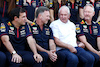 GP ABU DHABI, (L to R): Pierre Wache (FRA) Red Bull Racing Technical Director; Christian Horner (GBR) Red Bull Racing Team Principal; Dr Helmut Marko (AUT) Red Bull Motorsport Consultant; e Jonathan Wheatley (GBR) Red Bull Racing Team Manager, at a team photograph.
26.11.2023. Formula 1 World Championship, Rd 23, Abu Dhabi Grand Prix, Yas Marina Circuit, Abu Dhabi, Gara Day.
- www.xpbimages.com, EMail: requests@xpbimages.com © Copyright: Moy / XPB Images