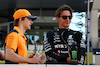 GP ABU DHABI, (L to R): Oscar Piastri (AUS) McLaren with George Russell (GBR) Mercedes AMG F1 on the drivers' parade.
26.11.2023. Formula 1 World Championship, Rd 23, Abu Dhabi Grand Prix, Yas Marina Circuit, Abu Dhabi, Gara Day.
 - www.xpbimages.com, EMail: requests@xpbimages.com © Copyright: Coates / XPB Images