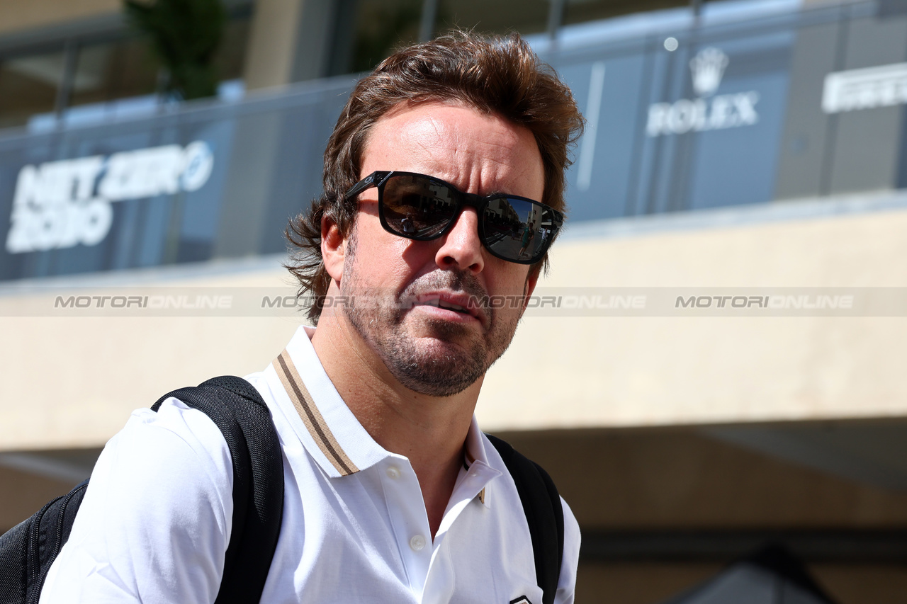 GP ABU DHABI, Fernando Alonso (ESP) Aston Martin F1 Team.

23.11.2023. Formula 1 World Championship, Rd 23, Abu Dhabi Grand Prix, Yas Marina Circuit, Abu Dhabi, Preparation Day.

- www.xpbimages.com, EMail: requests@xpbimages.com © Copyright: Batchelor / XPB Images
