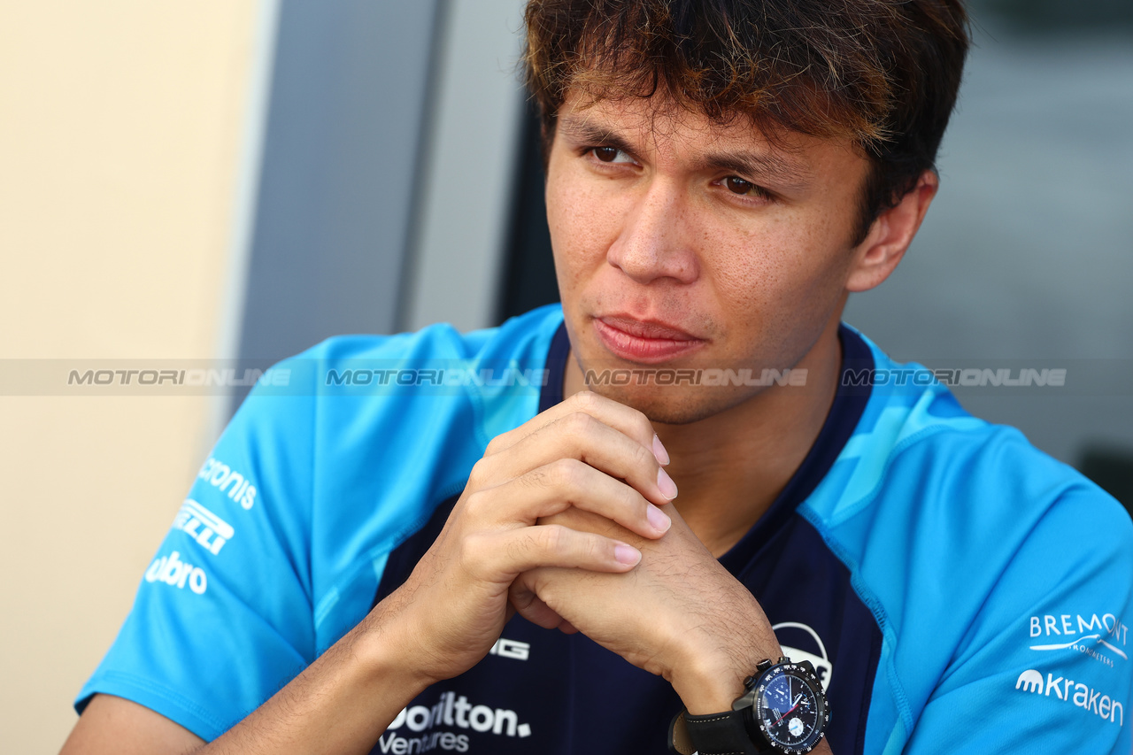 GP ABU DHABI, Alexander Albon (THA) Williams Racing.

23.11.2023. Formula 1 World Championship, Rd 23, Abu Dhabi Grand Prix, Yas Marina Circuit, Abu Dhabi, Preparation Day.

- www.xpbimages.com, EMail: requests@xpbimages.com © Copyright: Batchelor / XPB Images