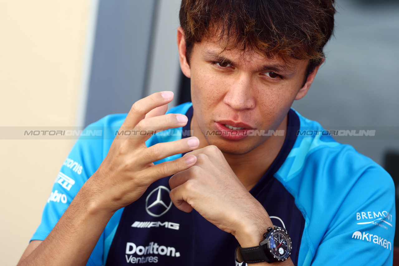 GP ABU DHABI, Alexander Albon (THA) Williams Racing.

23.11.2023. Formula 1 World Championship, Rd 23, Abu Dhabi Grand Prix, Yas Marina Circuit, Abu Dhabi, Preparation Day.

- www.xpbimages.com, EMail: requests@xpbimages.com © Copyright: Batchelor / XPB Images