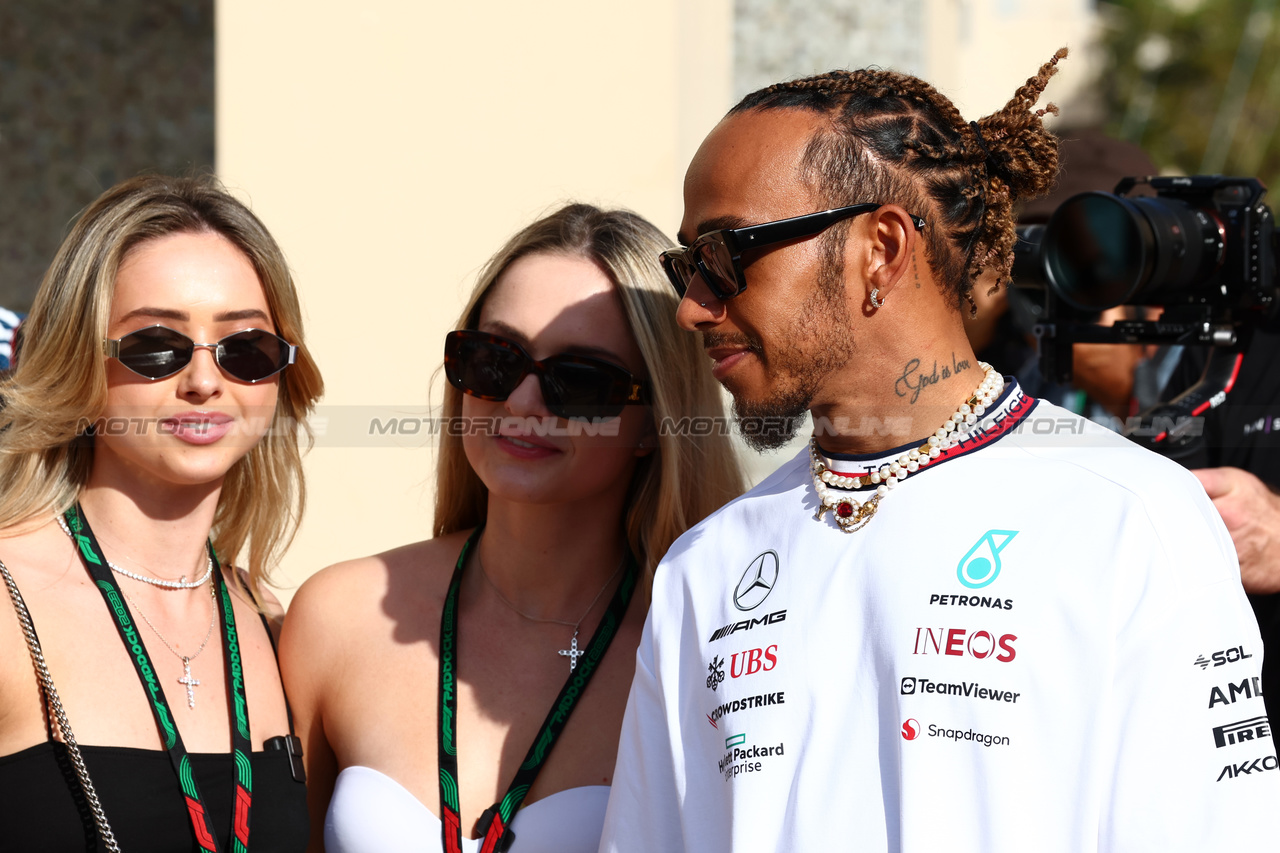 GP ABU DHABI, Lewis Hamilton (GBR) Mercedes AMG F1.

23.11.2023. Formula 1 World Championship, Rd 23, Abu Dhabi Grand Prix, Yas Marina Circuit, Abu Dhabi, Preparation Day.

 - www.xpbimages.com, EMail: requests@xpbimages.com © Copyright: Coates / XPB Images