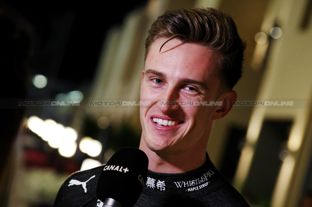 GP ABU DHABI, Theo Pourchaire (FRA) Alfa Romeo F1 Team Reserve Driver.

23.11.2023. Formula 1 World Championship, Rd 23, Abu Dhabi Grand Prix, Yas Marina Circuit, Abu Dhabi, Preparation Day.

- www.xpbimages.com, EMail: requests@xpbimages.com © Copyright: Moy / XPB Images