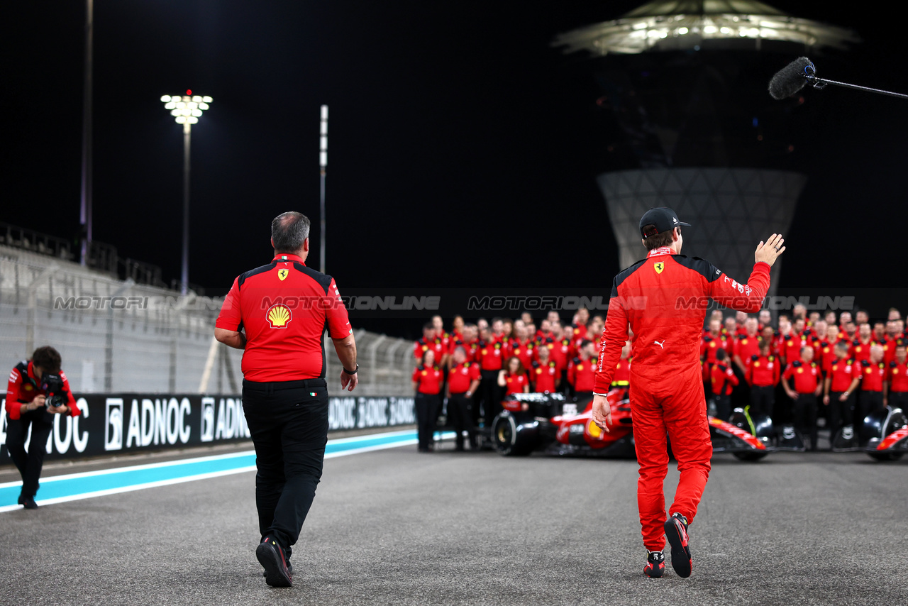 GP ABU DHABI, Charles Leclerc (MON) Ferrari at a team photograph.

23.11.2023. Formula 1 World Championship, Rd 23, Abu Dhabi Grand Prix, Yas Marina Circuit, Abu Dhabi, Preparation Day.

- www.xpbimages.com, EMail: requests@xpbimages.com © Copyright: Charniaux / XPB Images