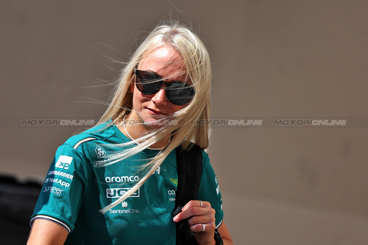 GP ABU DHABI, Jessica Hawkins (GBR) Aston Martin F1 Team Driver Ambassador.

23.11.2023. Formula 1 World Championship, Rd 23, Abu Dhabi Grand Prix, Yas Marina Circuit, Abu Dhabi, Preparation Day.

- www.xpbimages.com, EMail: requests@xpbimages.com © Copyright: Moy / XPB Images