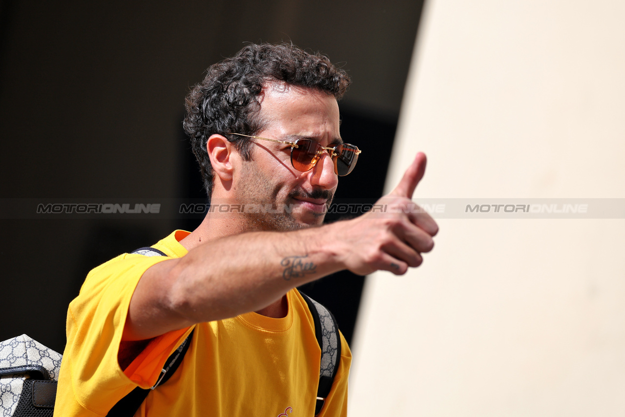 GP ABU DHABI, Daniel Ricciardo (AUS) AlphaTauri.

23.11.2023. Formula 1 World Championship, Rd 23, Abu Dhabi Grand Prix, Yas Marina Circuit, Abu Dhabi, Preparation Day.

- www.xpbimages.com, EMail: requests@xpbimages.com © Copyright: Moy / XPB Images