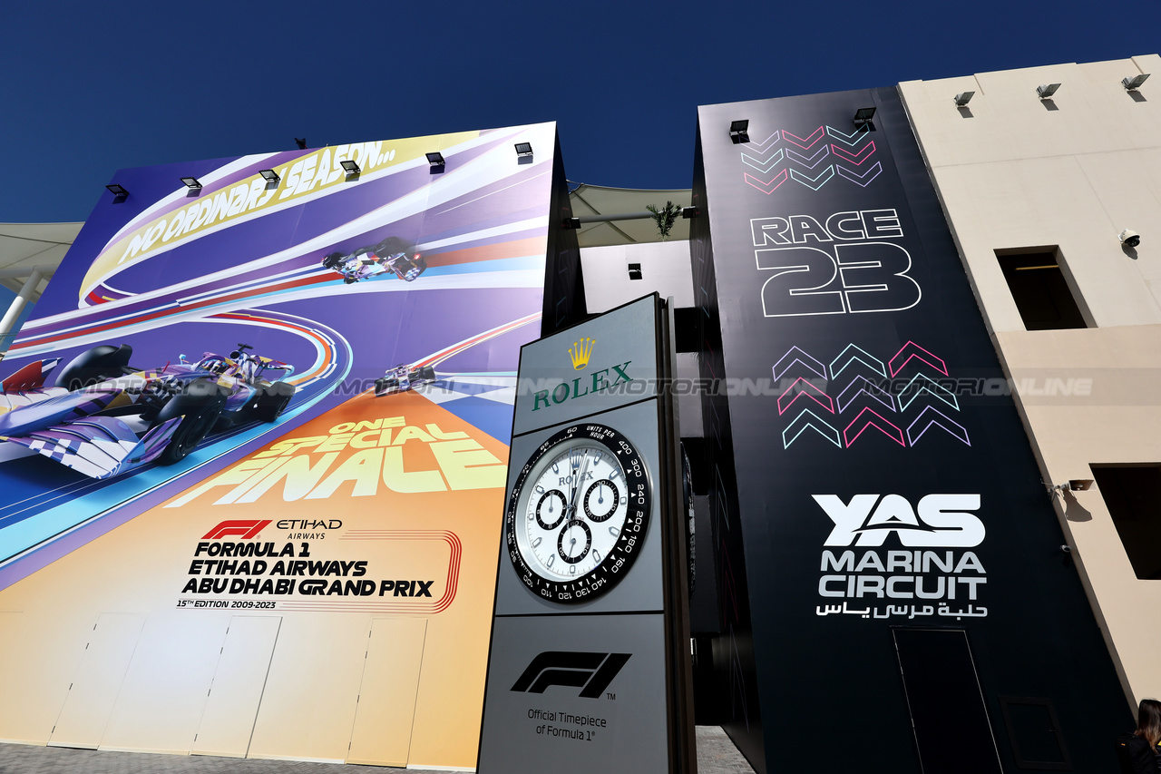 GP ABU DHABI, Circuit Atmosfera - Rolex clock.

23.11.2023. Formula 1 World Championship, Rd 23, Abu Dhabi Grand Prix, Yas Marina Circuit, Abu Dhabi, Preparation Day.

- www.xpbimages.com, EMail: requests@xpbimages.com © Copyright: Moy / XPB Images