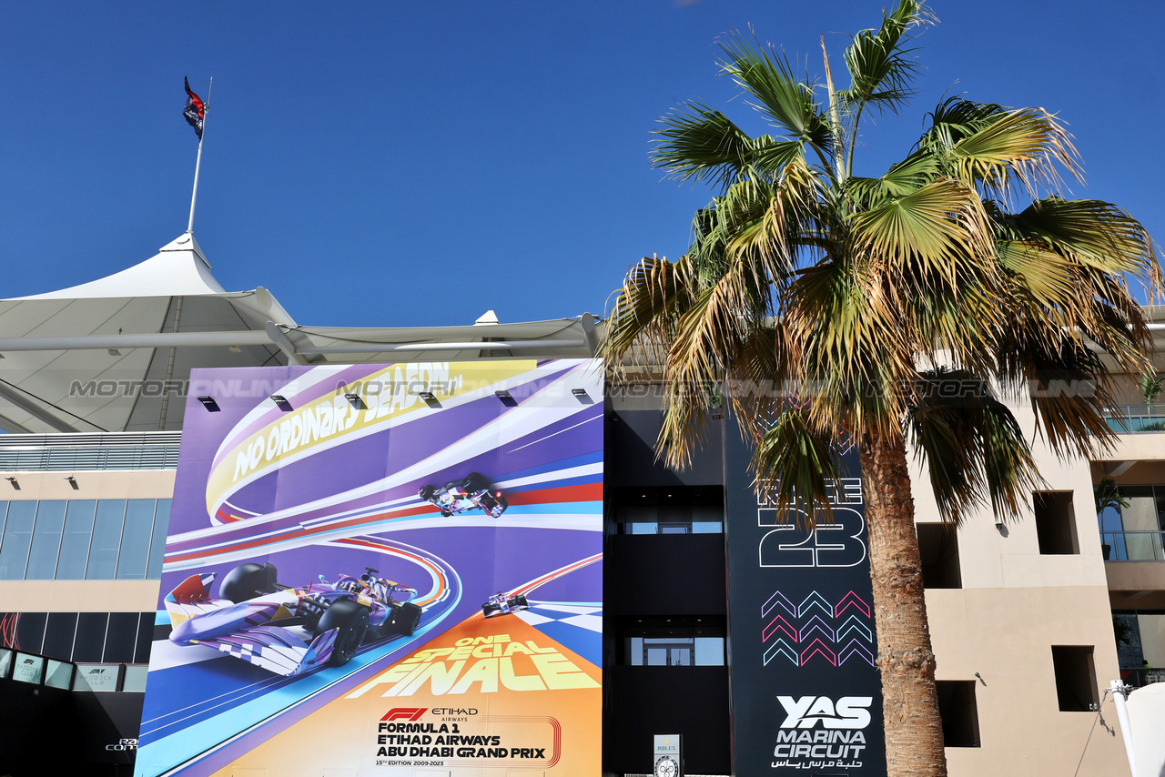 GP ABU DHABI, Circuit Atmosfera.

23.11.2023. Formula 1 World Championship, Rd 23, Abu Dhabi Grand Prix, Yas Marina Circuit, Abu Dhabi, Preparation Day.

- www.xpbimages.com, EMail: requests@xpbimages.com © Copyright: Moy / XPB Images