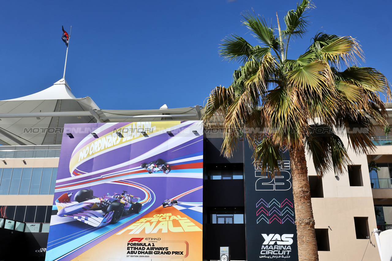 GP ABU DHABI, Circuit Atmosfera.

23.11.2023. Formula 1 World Championship, Rd 23, Abu Dhabi Grand Prix, Yas Marina Circuit, Abu Dhabi, Preparation Day.

- www.xpbimages.com, EMail: requests@xpbimages.com © Copyright: Moy / XPB Images