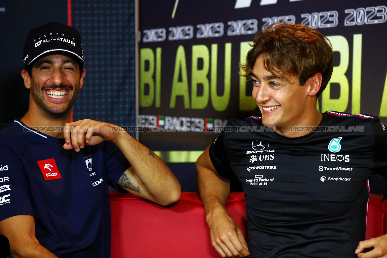 GP ABU DHABI, (L to R): Daniel Ricciardo (AUS) AlphaTauri e George Russell (GBR) Mercedes AMG F1 in the FIA Press Conference.

23.11.2023. Formula 1 World Championship, Rd 23, Abu Dhabi Grand Prix, Yas Marina Circuit, Abu Dhabi, Preparation Day.

- www.xpbimages.com, EMail: requests@xpbimages.com © Copyright: Batchelor / XPB Images