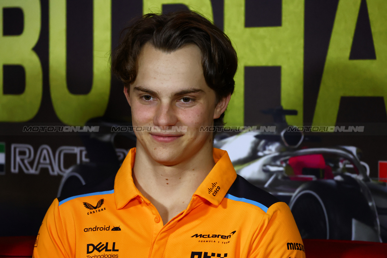 GP ABU DHABI, Oscar Piastri (AUS) McLareni in the FIA Press Conference.

23.11.2023. Formula 1 World Championship, Rd 23, Abu Dhabi Grand Prix, Yas Marina Circuit, Abu Dhabi, Preparation Day.

- www.xpbimages.com, EMail: requests@xpbimages.com © Copyright: Batchelor / XPB Images