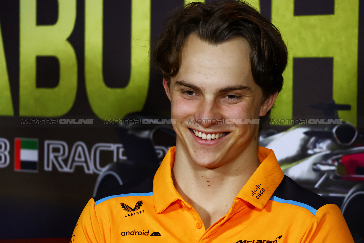 GP ABU DHABI, Oscar Piastri (AUS) McLareni in the FIA Press Conference.

23.11.2023. Formula 1 World Championship, Rd 23, Abu Dhabi Grand Prix, Yas Marina Circuit, Abu Dhabi, Preparation Day.

- www.xpbimages.com, EMail: requests@xpbimages.com © Copyright: Batchelor / XPB Images