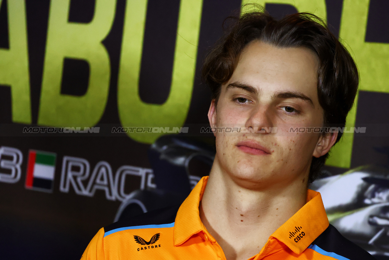 GP ABU DHABI, Oscar Piastri (AUS) McLareni in the FIA Press Conference.

23.11.2023. Formula 1 World Championship, Rd 23, Abu Dhabi Grand Prix, Yas Marina Circuit, Abu Dhabi, Preparation Day.

- www.xpbimages.com, EMail: requests@xpbimages.com © Copyright: Batchelor / XPB Images