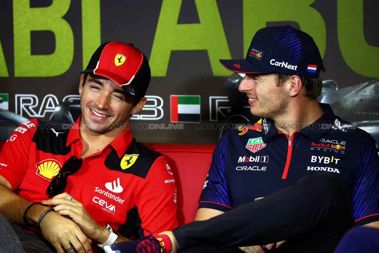 GP ABU DHABI, (L to R): Charles Leclerc (MON) Ferrari e Max Verstappen (NLD) Red Bull Racing in the FIA Press Conference.

23.11.2023. Formula 1 World Championship, Rd 23, Abu Dhabi Grand Prix, Yas Marina Circuit, Abu Dhabi, Preparation Day.

- www.xpbimages.com, EMail: requests@xpbimages.com © Copyright: Batchelor / XPB Images