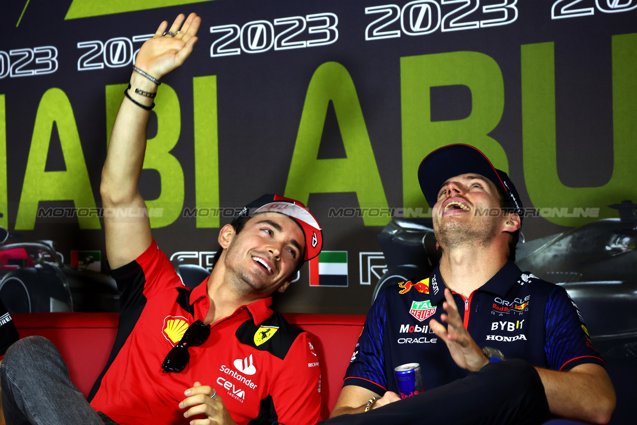 GP ABU DHABI, (L to R): Charles Leclerc (MON) Ferrari e Max Verstappen (NLD) Red Bull Racing in the FIA Press Conference.

23.11.2023. Formula 1 World Championship, Rd 23, Abu Dhabi Grand Prix, Yas Marina Circuit, Abu Dhabi, Preparation Day.

- www.xpbimages.com, EMail: requests@xpbimages.com © Copyright: Batchelor / XPB Images