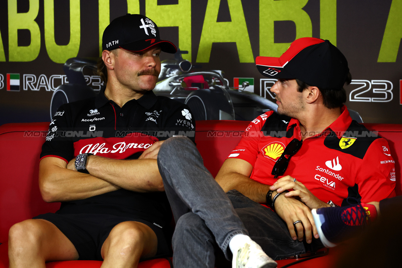 GP ABU DHABI, (L to R): Valtteri Bottas (FIN) Alfa Romeo F1 Team e Charles Leclerc (MON) Ferrari in the FIA Press Conference.

23.11.2023. Formula 1 World Championship, Rd 23, Abu Dhabi Grand Prix, Yas Marina Circuit, Abu Dhabi, Preparation Day.

- www.xpbimages.com, EMail: requests@xpbimages.com © Copyright: Batchelor / XPB Images