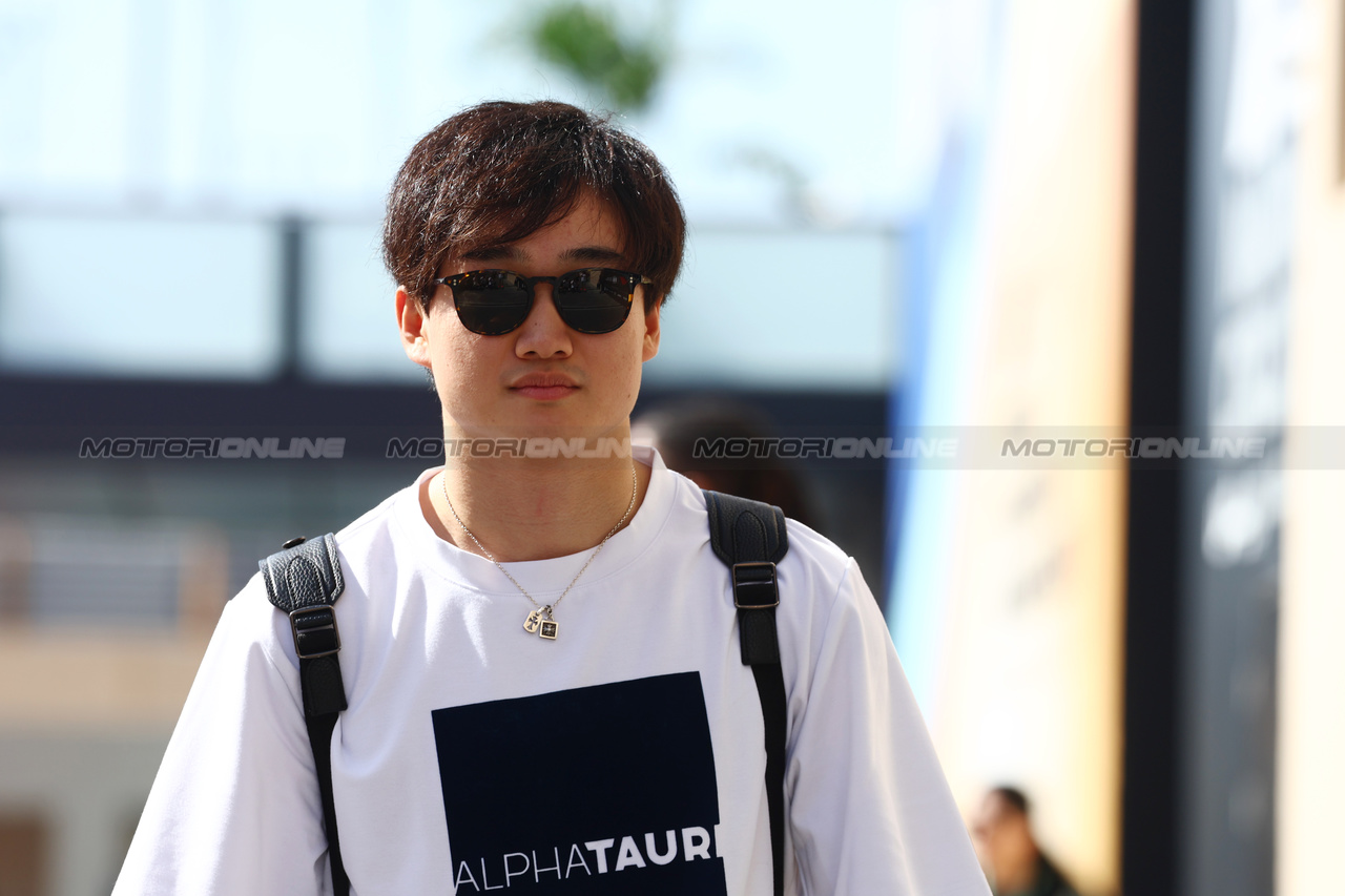 GP ABU DHABI, Yuki Tsunoda (JPN) AlphaTauri.

23.11.2023. Formula 1 World Championship, Rd 23, Abu Dhabi Grand Prix, Yas Marina Circuit, Abu Dhabi, Preparation Day.

- www.xpbimages.com, EMail: requests@xpbimages.com © Copyright: Batchelor / XPB Images