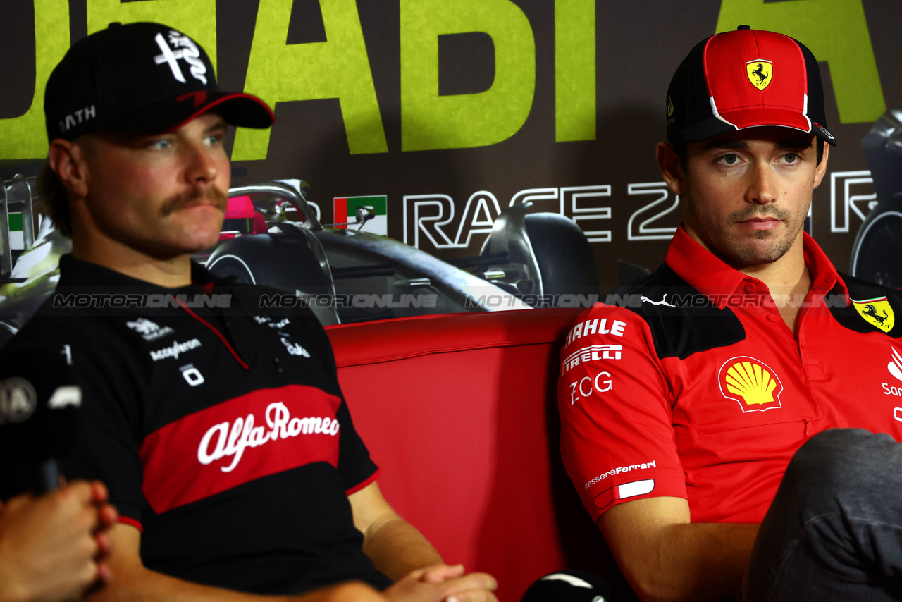 GP ABU DHABI, Charles Leclerc (MON) Ferrari e Valtteri Bottas (FIN) Alfa Romeo F1 Team in the FIA Press Conference.

23.11.2023. Formula 1 World Championship, Rd 23, Abu Dhabi Grand Prix, Yas Marina Circuit, Abu Dhabi, Preparation Day.

- www.xpbimages.com, EMail: requests@xpbimages.com © Copyright: Batchelor / XPB Images