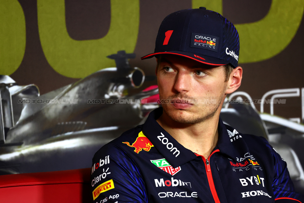 GP ABU DHABI, Max Verstappen (NLD) Red Bull Racing in the FIA Press Conference.

23.11.2023. Formula 1 World Championship, Rd 23, Abu Dhabi Grand Prix, Yas Marina Circuit, Abu Dhabi, Preparation Day.

- www.xpbimages.com, EMail: requests@xpbimages.com © Copyright: Batchelor / XPB Images
