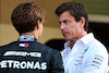 GP ABU DHABI, (L to R): George Russell (GBR) Mercedes AMG F1 with Toto Wolff (GER) Mercedes AMG F1 Shareholder e Executive Director.
23.11.2023. Formula 1 World Championship, Rd 23, Abu Dhabi Grand Prix, Yas Marina Circuit, Abu Dhabi, Preparation Day.
 - www.xpbimages.com, EMail: requests@xpbimages.com © Copyright: Coates / XPB Images