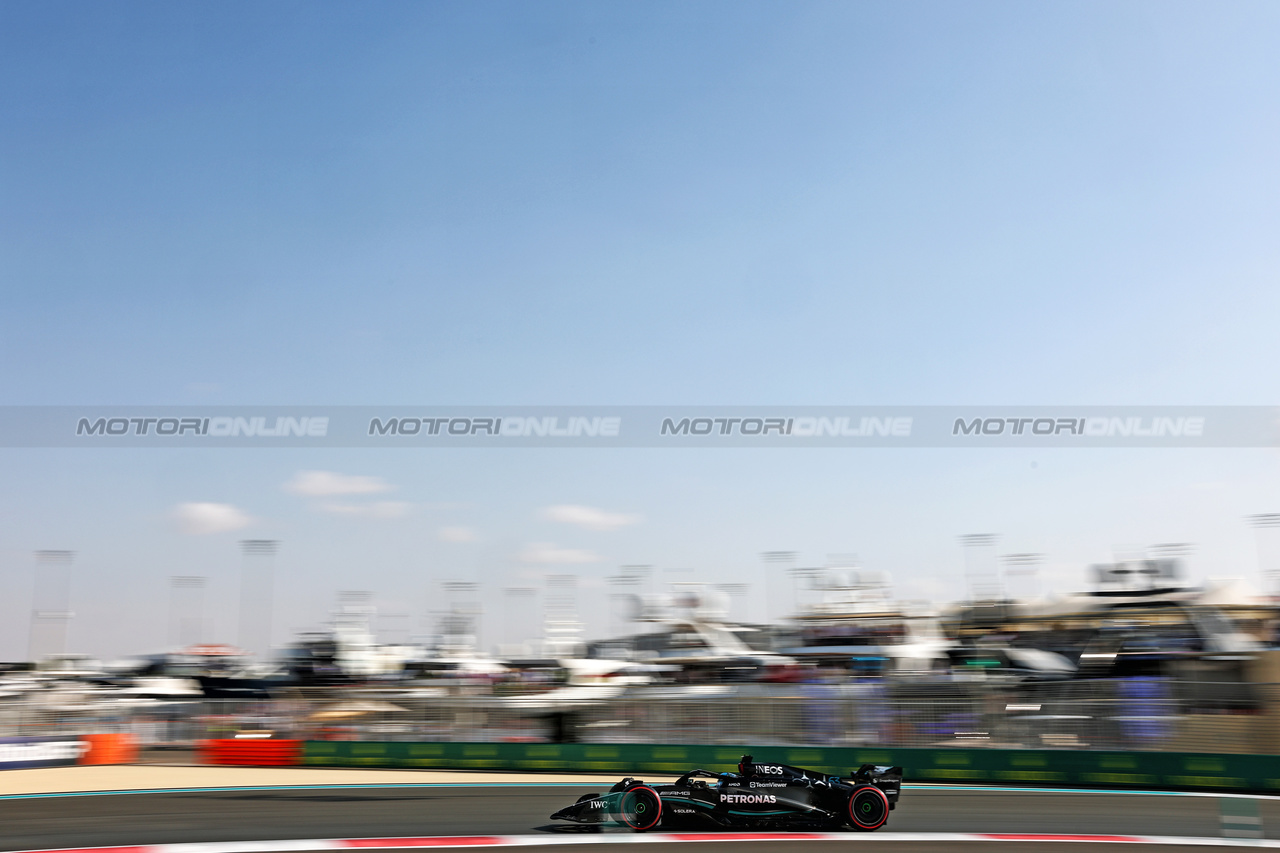 GP ABU DHABI, George Russell (GBR) Mercedes AMG F1 W14.

25.11.2023. Formula 1 World Championship, Rd 23, Abu Dhabi Grand Prix, Yas Marina Circuit, Abu Dhabi, Qualifiche Day.

- www.xpbimages.com, EMail: requests@xpbimages.com © Copyright: Moy / XPB Images