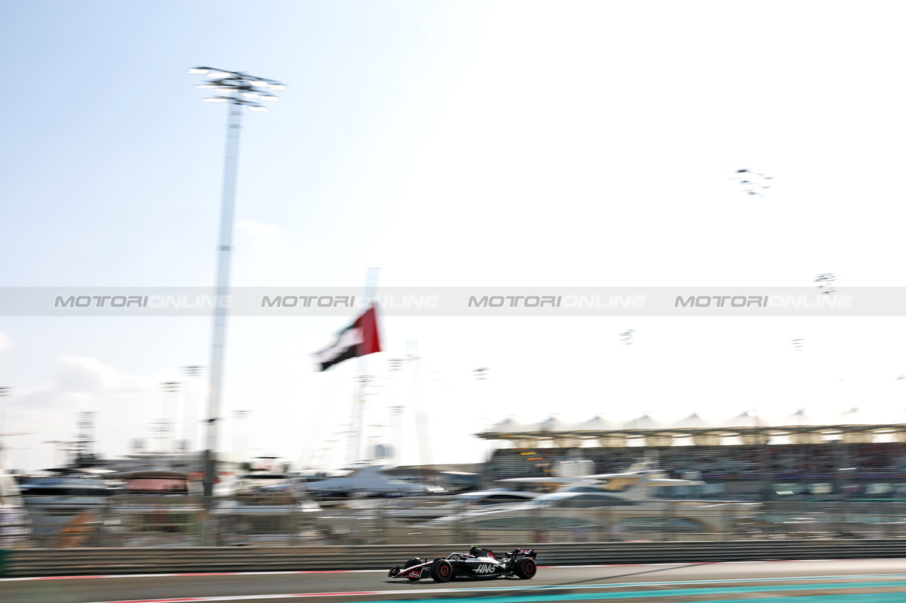 GP ABU DHABI, Nico Hulkenberg (GER) Haas VF-23.

25.11.2023. Formula 1 World Championship, Rd 23, Abu Dhabi Grand Prix, Yas Marina Circuit, Abu Dhabi, Qualifiche Day.

- www.xpbimages.com, EMail: requests@xpbimages.com © Copyright: Moy / XPB Images