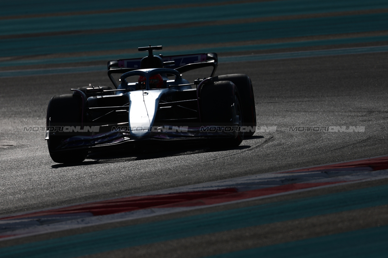 GP ABU DHABI, Esteban Ocon (FRA) Alpine F1 Team A523.

25.11.2023. Formula 1 World Championship, Rd 23, Abu Dhabi Grand Prix, Yas Marina Circuit, Abu Dhabi, Qualifiche Day.

- www.xpbimages.com, EMail: requests@xpbimages.com © Copyright: Moy / XPB Images